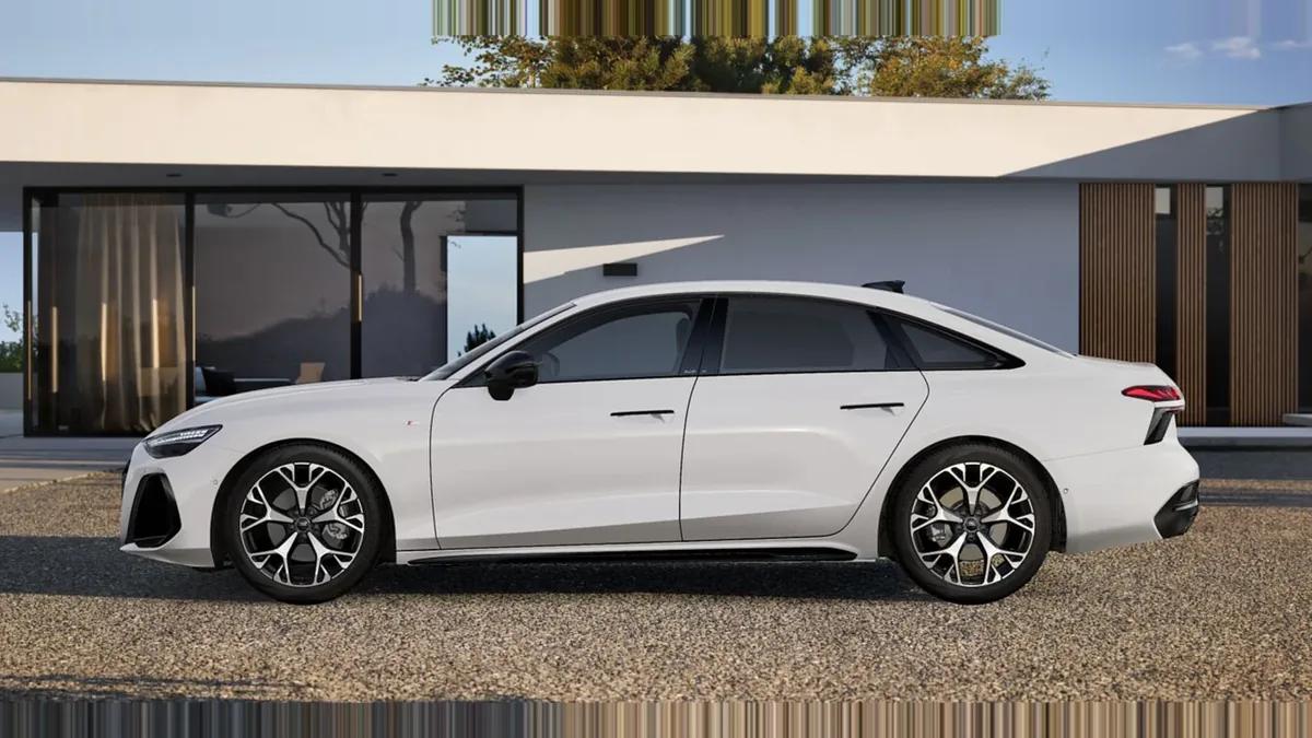 Audi A6 TDI 150kW (204CV) S Tronic Black Line en renting para particulares en Sevilla — Lateral