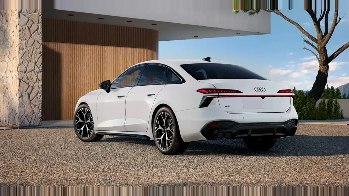 Audi A6 TDI 150kW (204CV) S Tronic Black Line en renting para particulares en Sevilla — Trasera