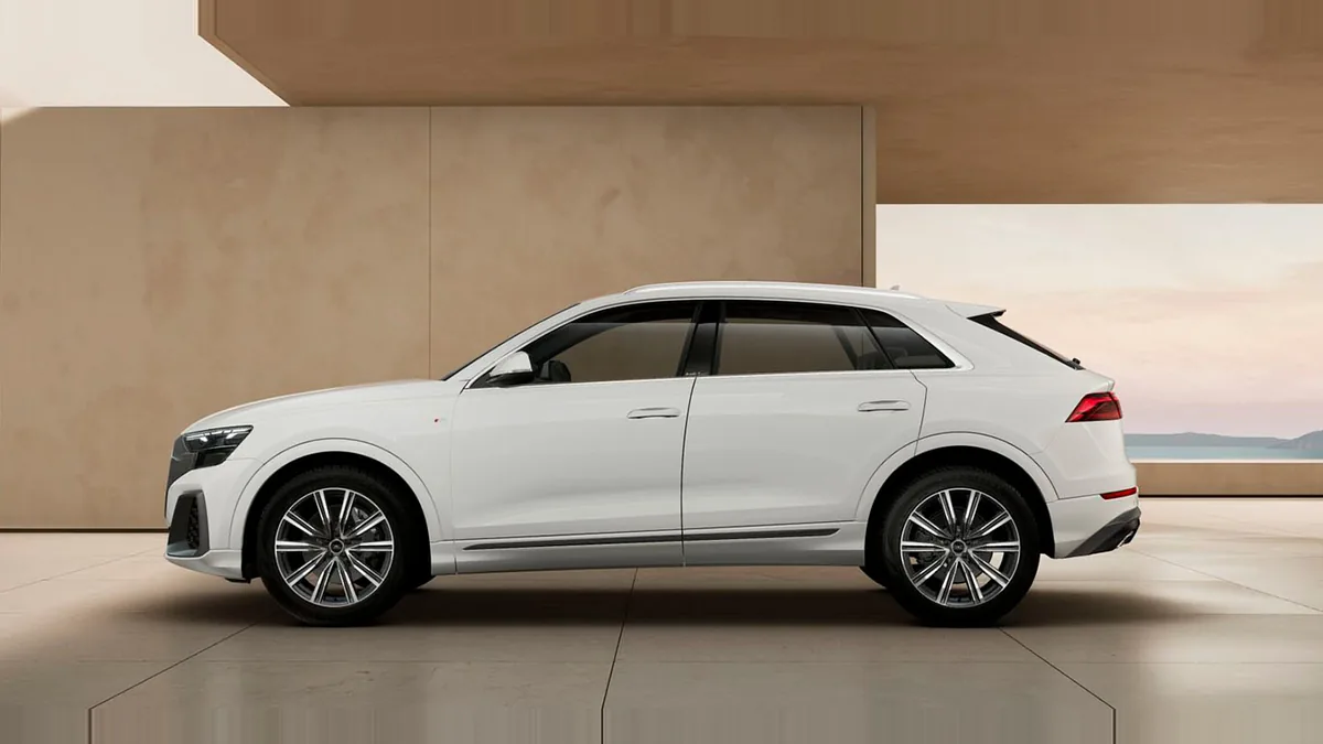 Audi Q8 SUV S line 45 TDI Quattro Tiptronic en renting para particulares en Sevilla — Lateral