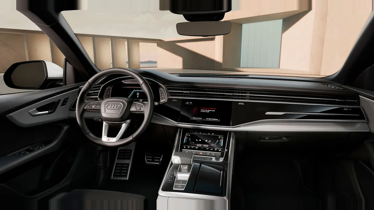 Audi Q8 SUV S line 45 TDI Quattro Tiptronic en renting para particulares en Sevilla — Delantera