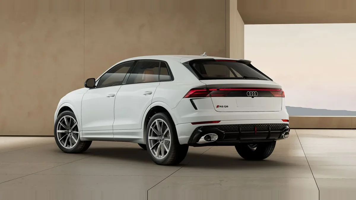 Audi RS Q8 441kW TipTronic en renting para particulares en Sevilla — Trasera