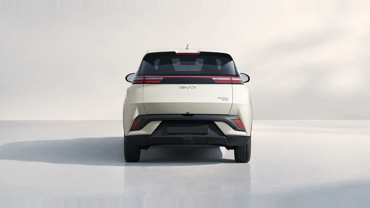 BYD Dolphin Surf Boost en renting para particulares en Sevilla — Trasera
