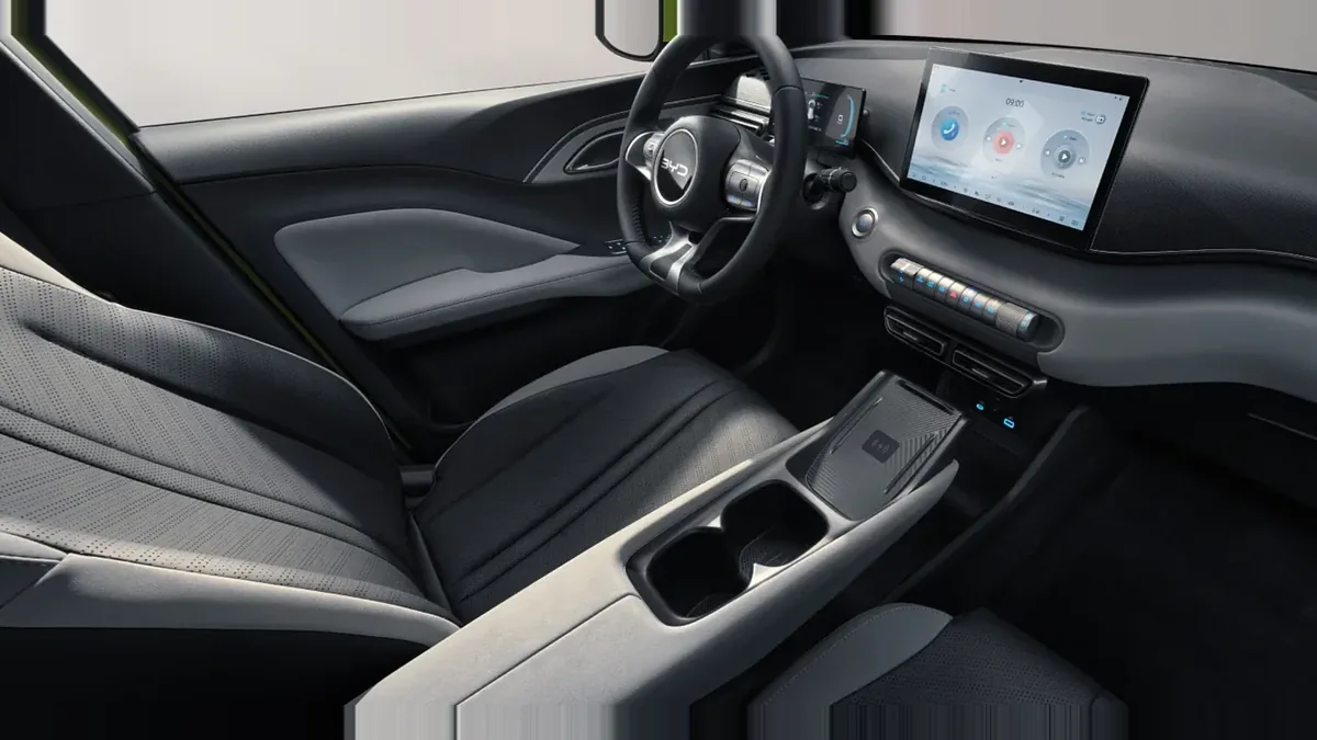 BYD Dolphin Surf Boost en renting para particulares en Sevilla — Interior