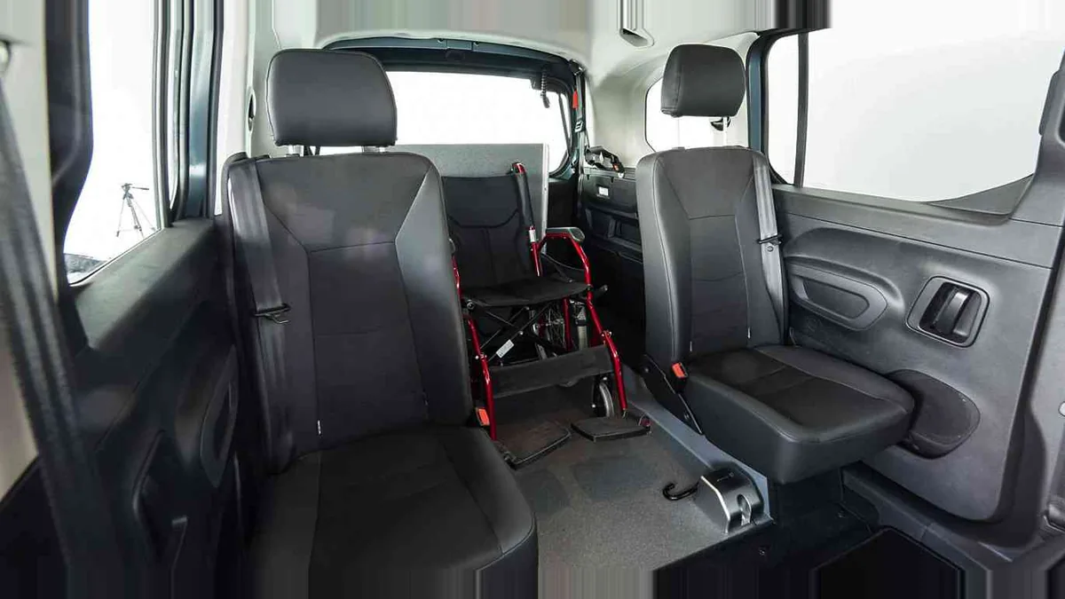 Citroën Berlingo Talla M BlueHDi 100 YOU L1 N1 Adaptado en renting para particulares en Sevilla — Interior