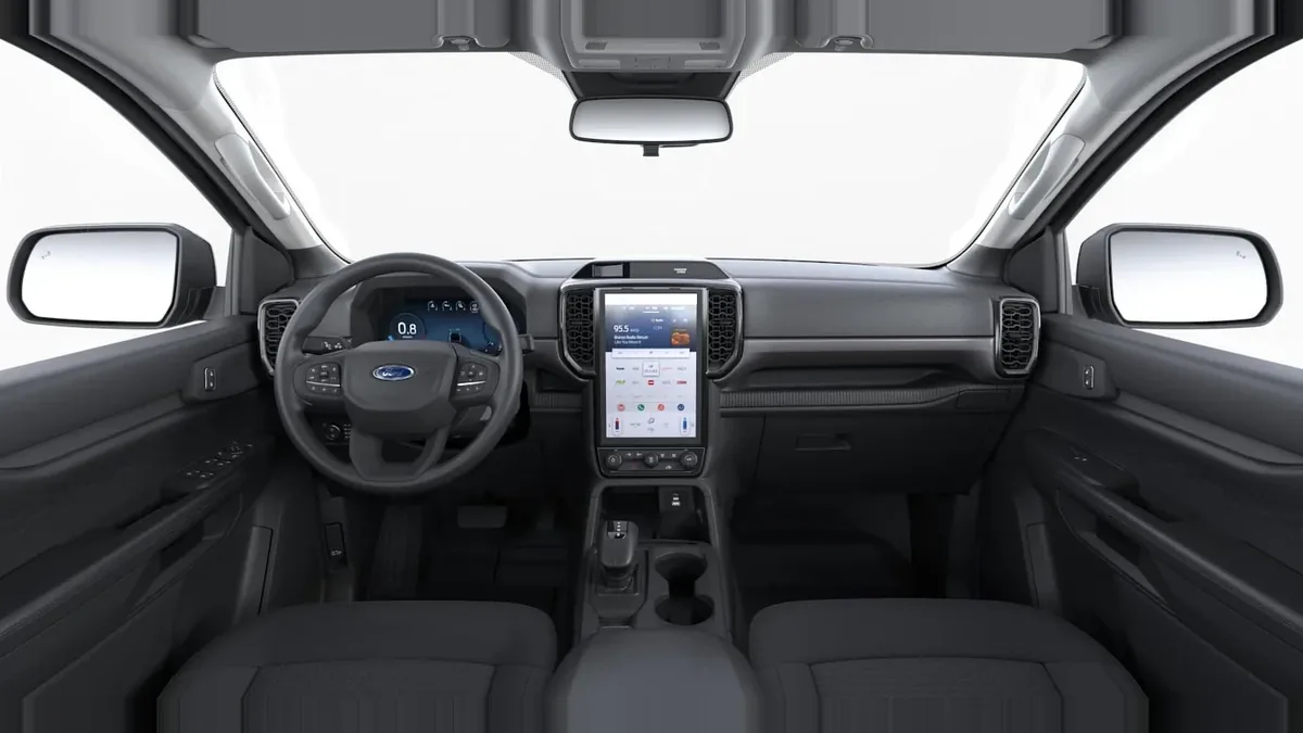 Ford Ranger XLT Doble Cabina 3.0 EcoBlue 240CV en renting para particulares en Sevilla — Delantera