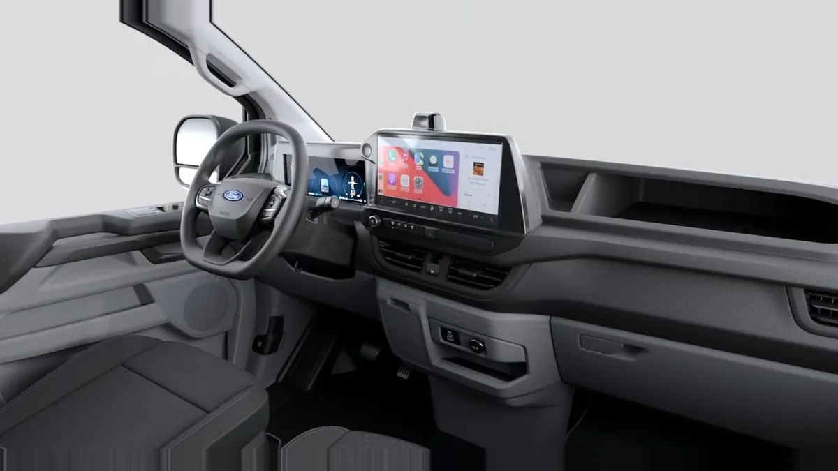 Ford TRANSIT CUSTOM Van 2.5 Duratec PHEV 171kW 320 L1 Trend en renting para particulares en Sevilla — Delantera