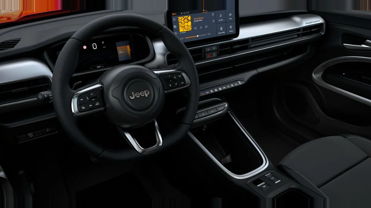 Jeep AVENGER E-HYBRID ALTITUDE en renting para particulares en Sevilla — vista 6