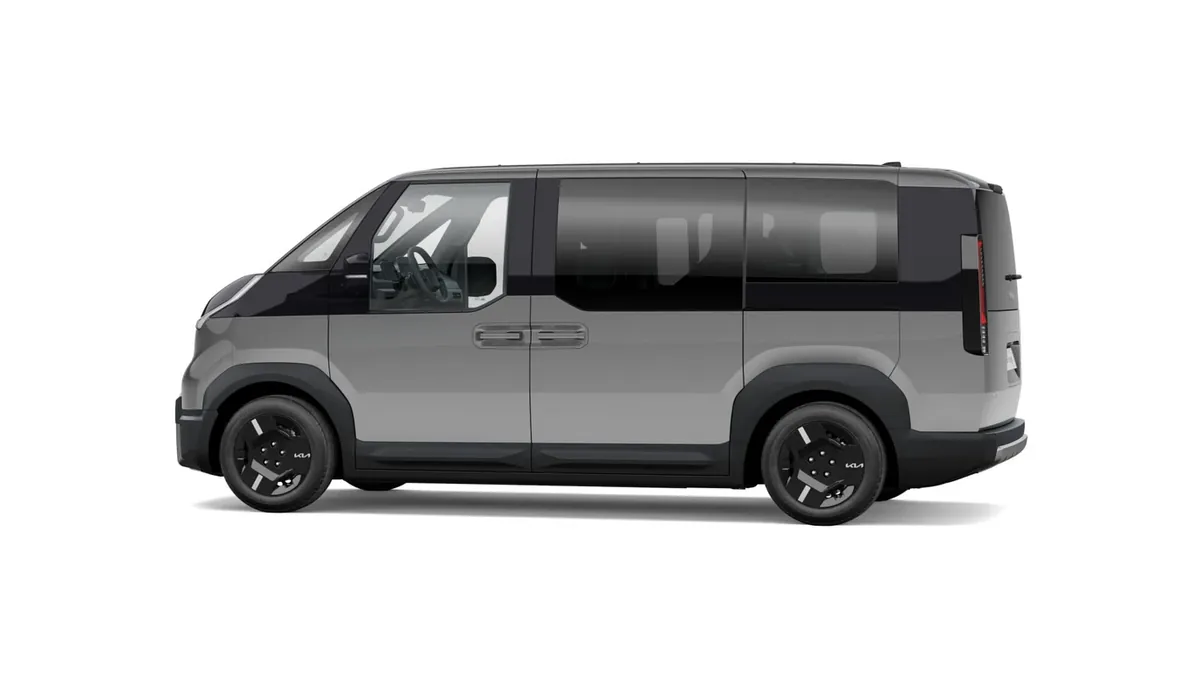 Kia PV5 Passenger L2H1 LR Plus en renting para particulares en Sevilla — Lateral