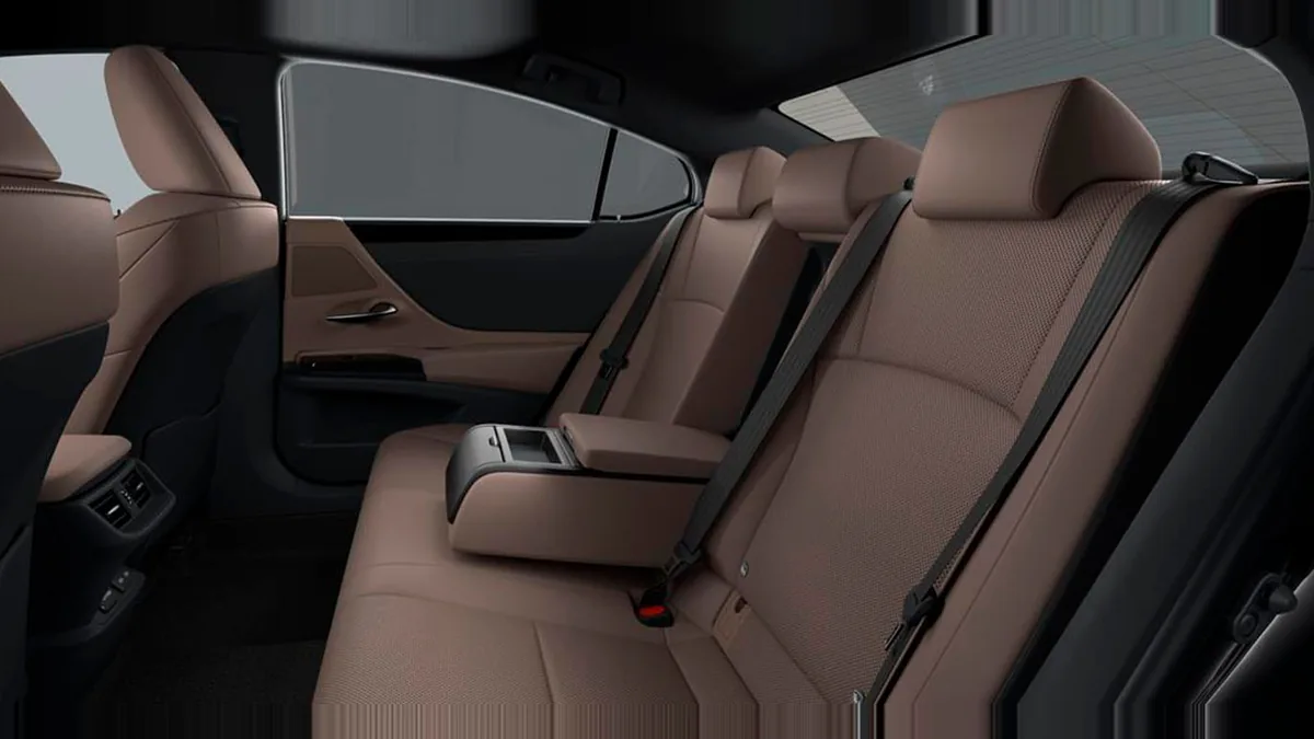 Lexus ES 2.5 300h Premium en renting para particulares en Sevilla — vista 6