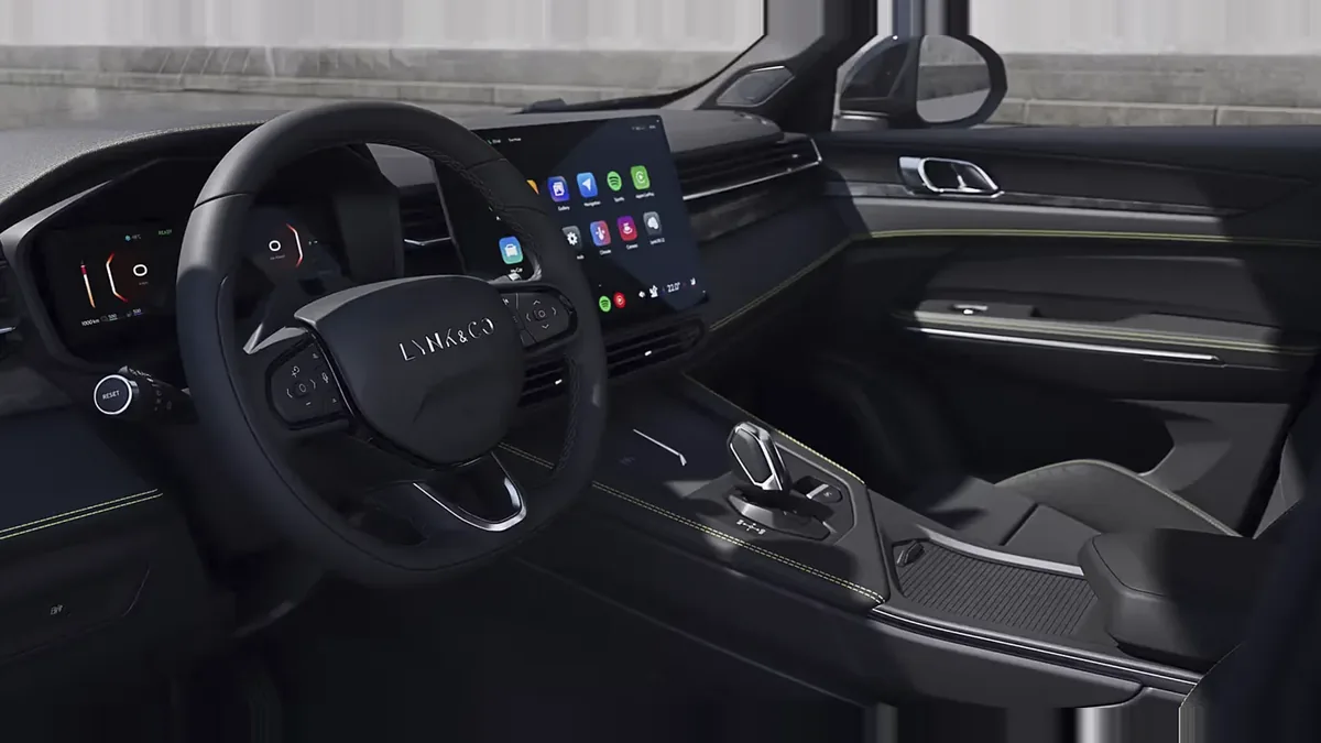 Lynk & Co 01 1.5 PHEV Core en renting para particulares en Sevilla — Delantera