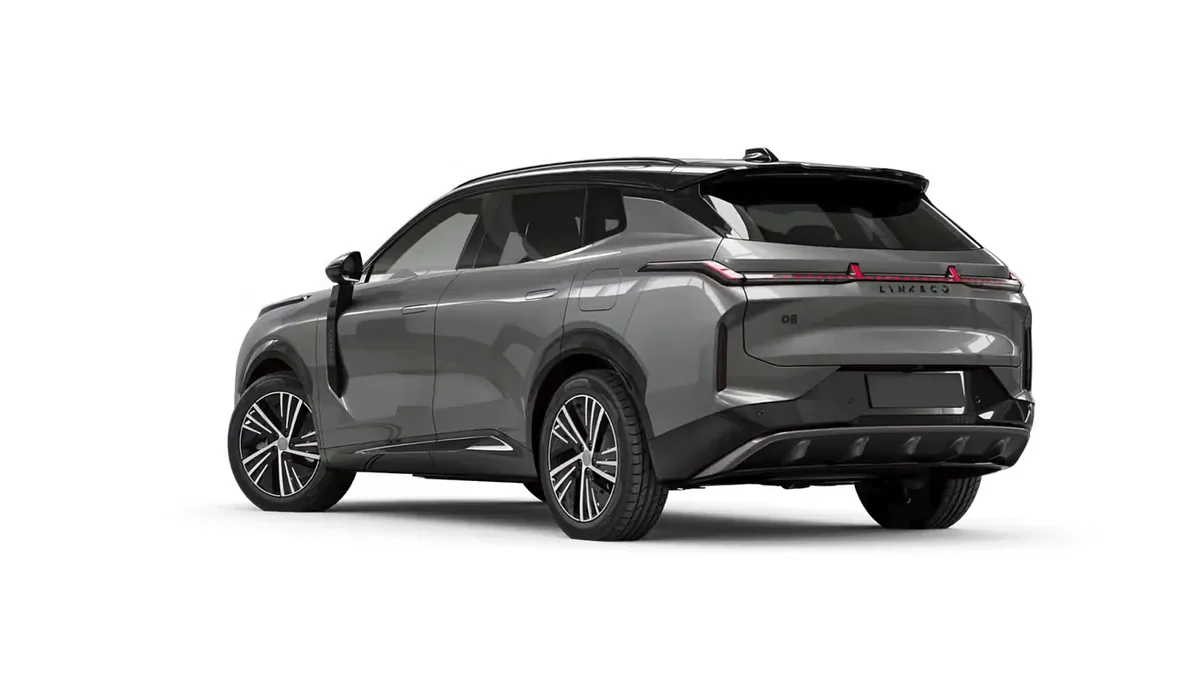 Lynk & Co 08 1.5 PHEV Core en renting para particulares en Sevilla — Trasera