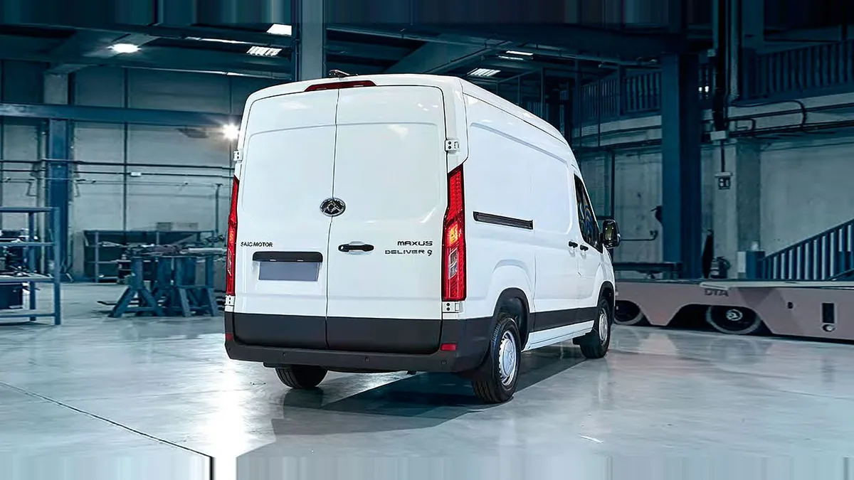Maxus Deliver 9 Furgón 2.0D L3H2 150 (MERCANCÍAS TERCEROS) en renting para particulares en Sevilla — Delantera