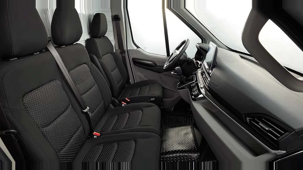 Maxus Deliver 9 Furgón 2.0D L3H2 150 (MERCANCÍAS TERCEROS) en renting para particulares en Sevilla — vista 6