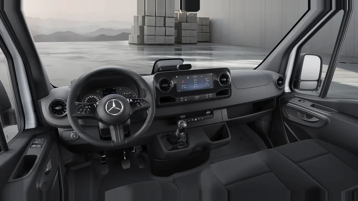Mercedes-Benz Sprinter 315 CDI Medio Pro en renting para particulares en Sevilla — Delantera