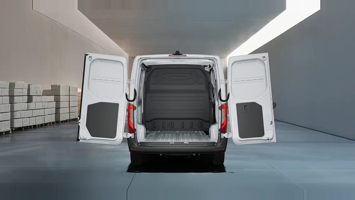 Mercedes-Benz Sprinter 315 CDI Medio Pro en renting para particulares en Sevilla — vista 6