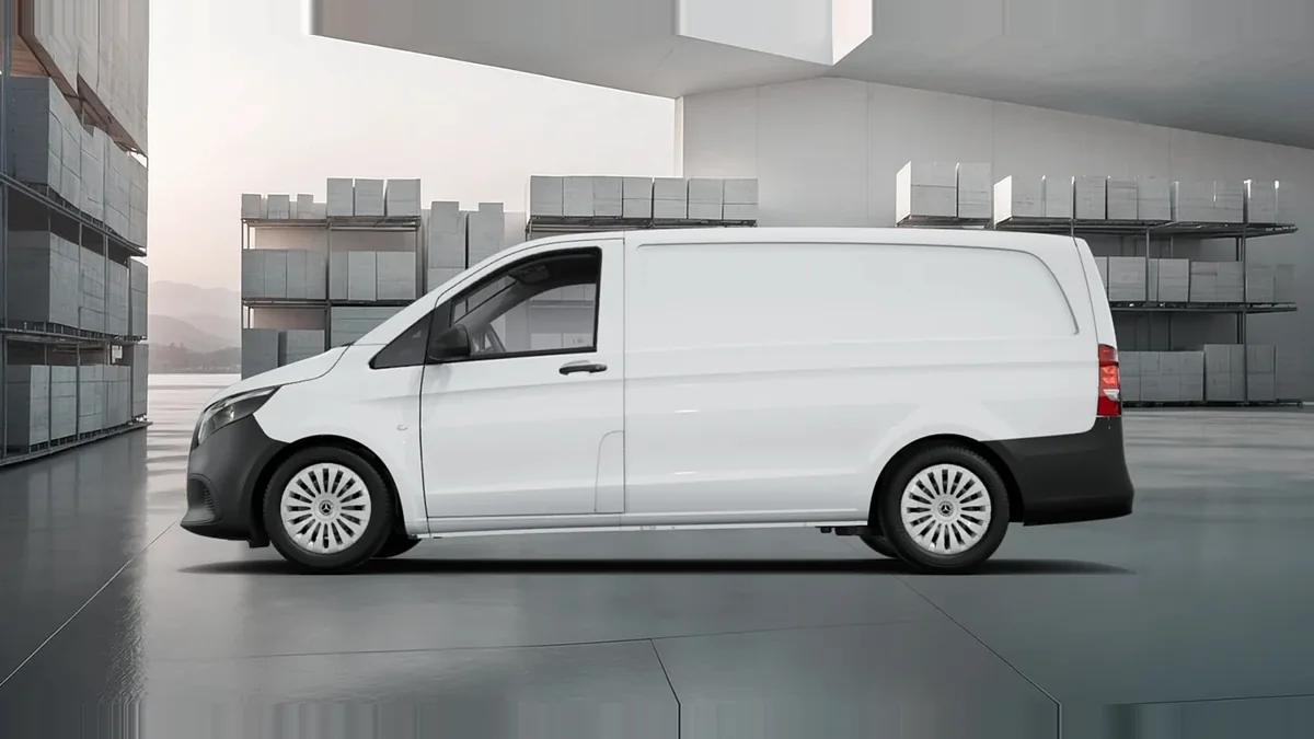 Mercedes-Benz Vito 110CDI 75kW Furgón Pro Larga en renting para particulares en Sevilla — Lateral