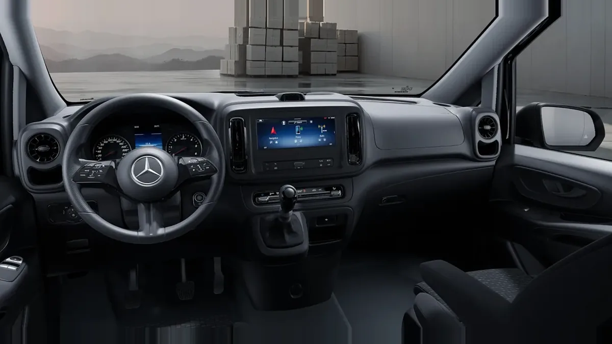 Mercedes-Benz Vito 110CDI 75kW Furgón Pro Larga en renting para particulares en Sevilla — Delantera