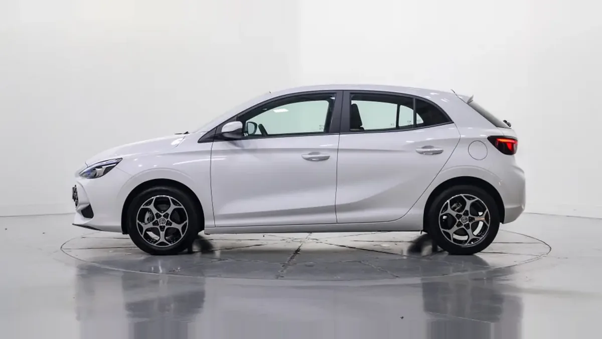 MG 3 Hybrid+ Business en renting para particulares en Sevilla — Lateral