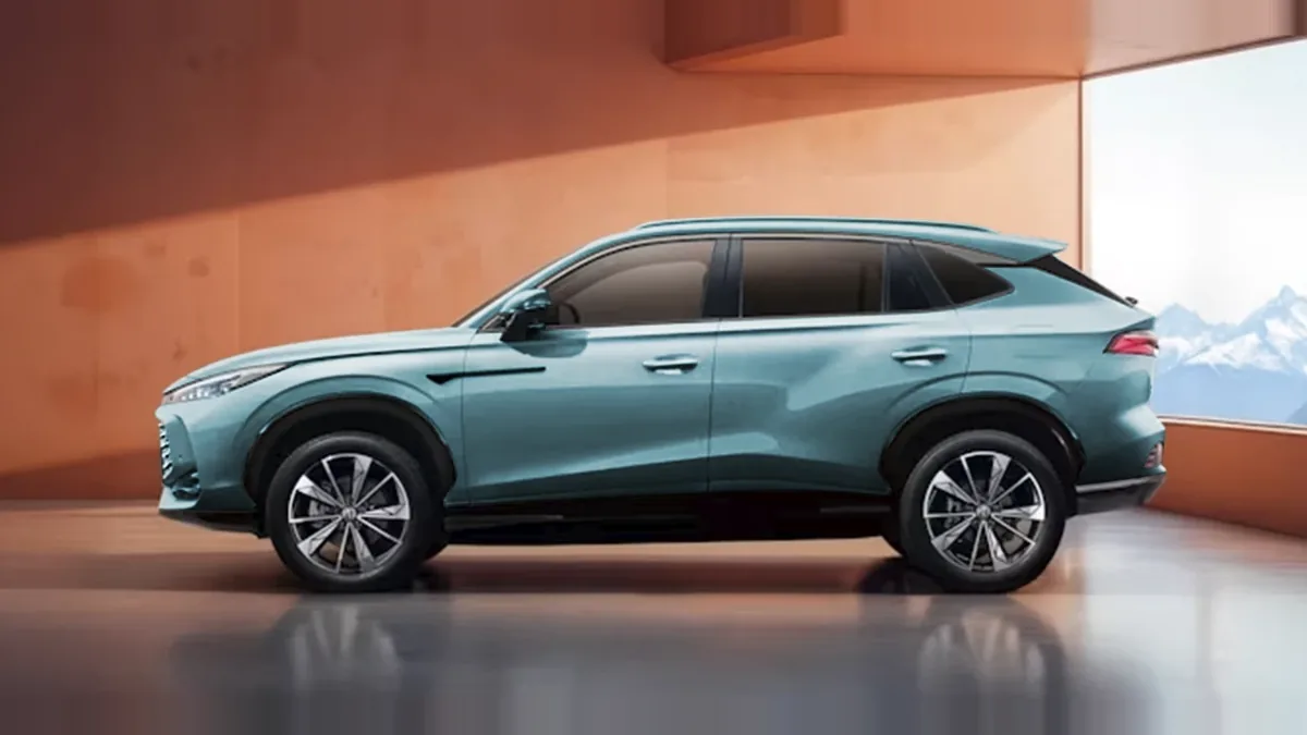 MG HS 1.5 Hybrid Comfort en renting para particulares en Sevilla — Lateral