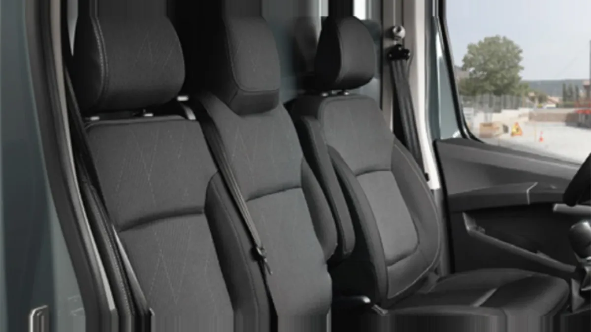 Nissan Primastar Furgón 2.0 DCI S&S L1H1 Acenta 110CV (MERCANCÍAS TERCEROS) en renting para particulares en Sevilla — Trasera