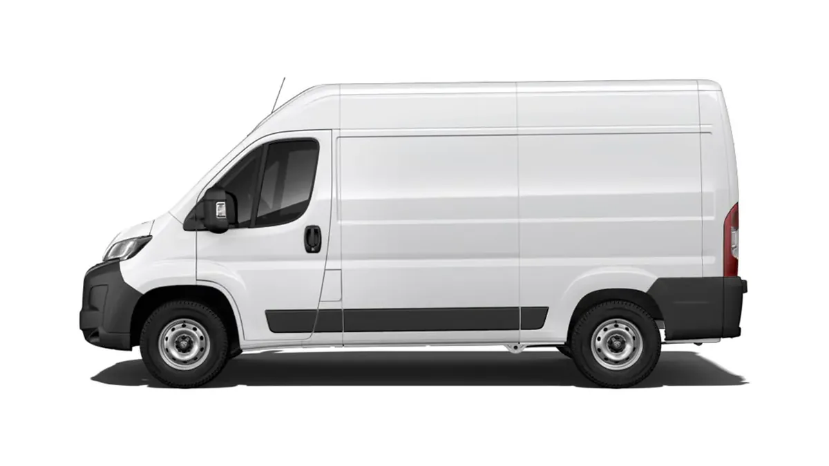 Peugeot Boxer 3.3 L2H2 BHDI 103kW en renting para particulares en Sevilla — Lateral