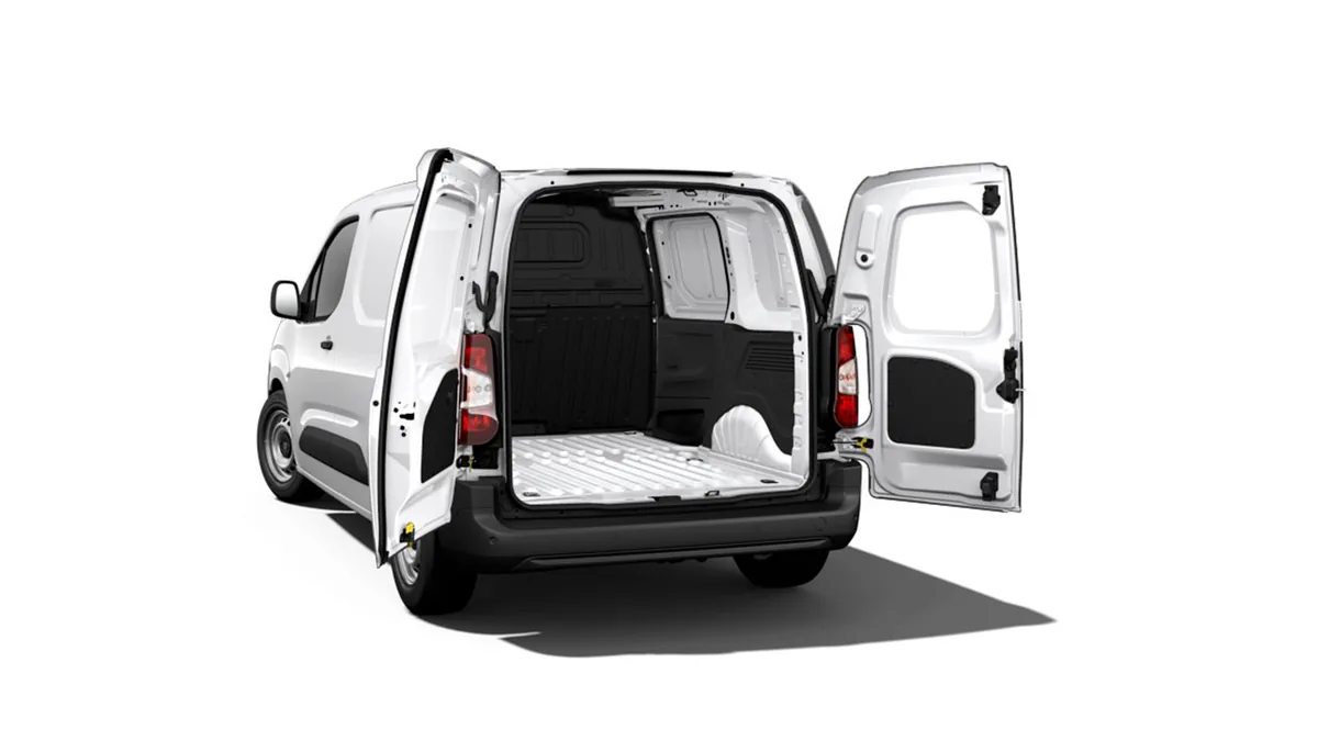 Peugeot Partner Furgón M Diésel 100CV Man en renting para particulares en Sevilla — Lateral
