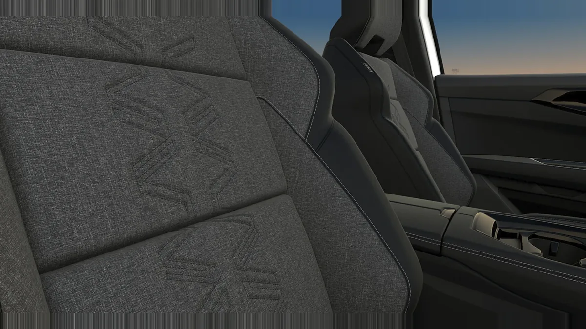 Renault Austral E-Tech Full Hybrid Evolution 147kW en renting para particulares en Sevilla — Interior