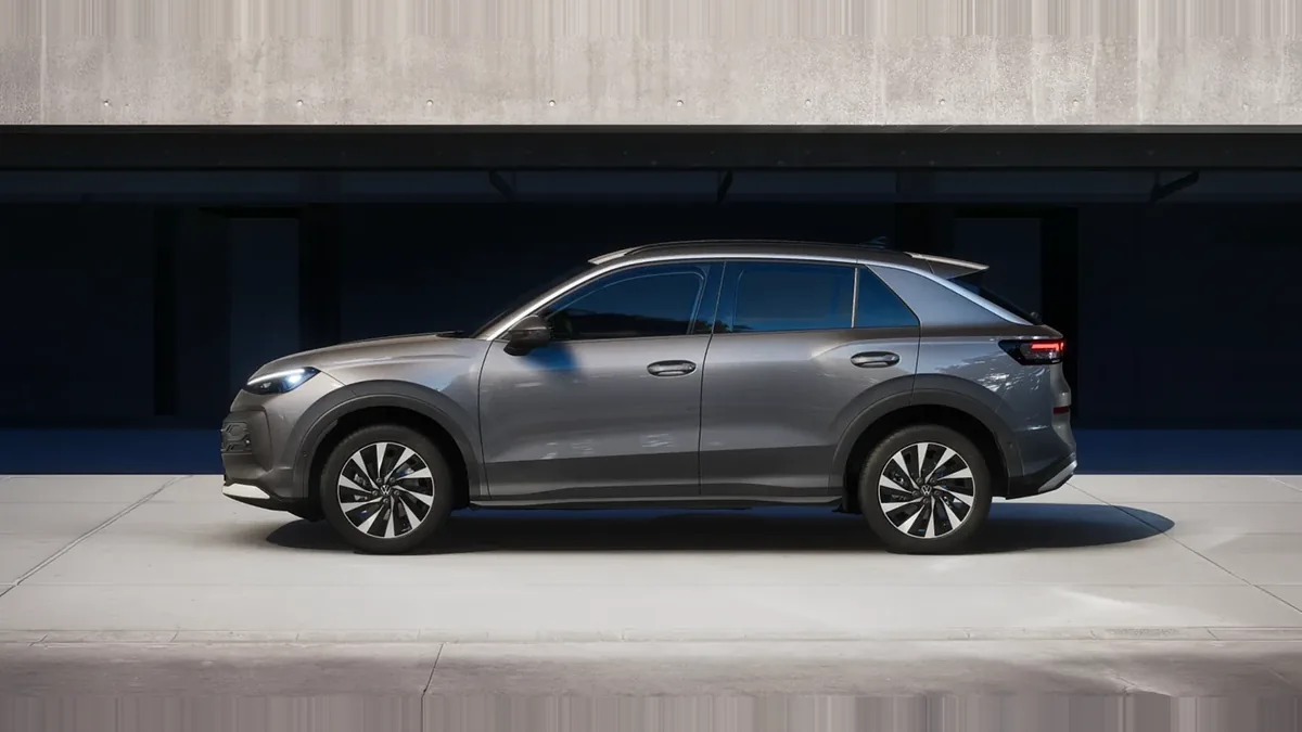 Volkswagen T-ROC Match 1.5 eTSI 150CV DSG en renting para particulares en Sevilla — Lateral