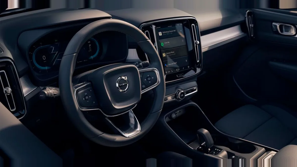 Volvo XC40 2.0 B3 Core G Auto en renting para particulares en Sevilla — Interior