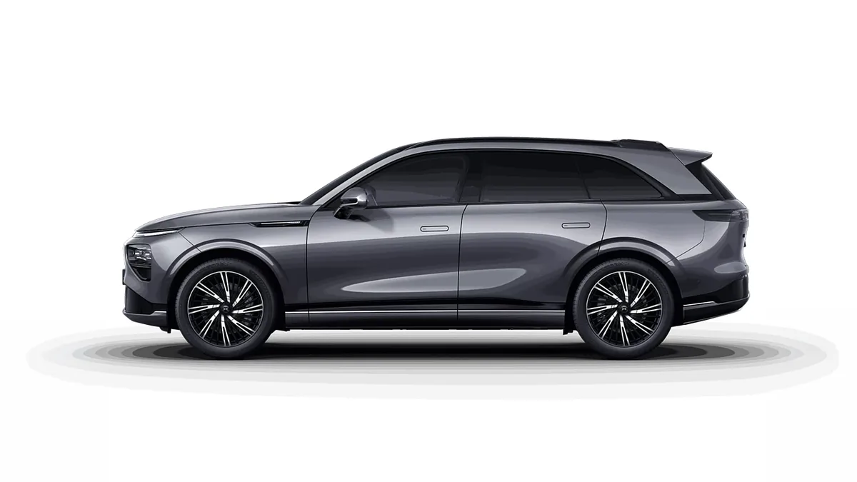 XPENG G9 AWD Performance en renting para particulares en Sevilla — Lateral