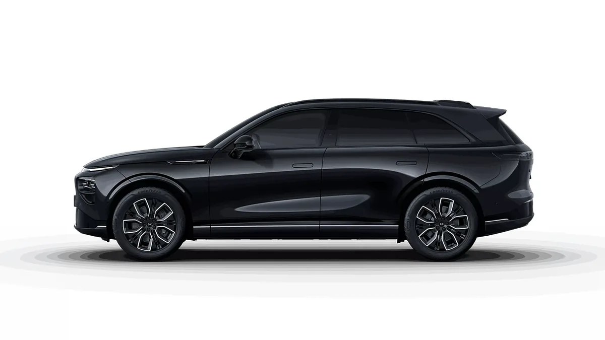 XPENG G9 RWD Long Range en renting para particulares en Sevilla — Lateral
